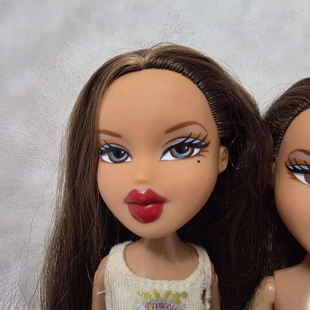 Vintage 2004 Bratz Funk Out Yasmin Duo with Original Outfit and Shoes - Picture 2 of 10